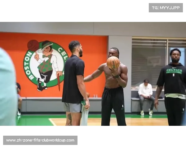 杰伦布朗独自带队新赛季展现训练状态与球迷分享精彩瞬间 杰伦布朗独自带队新赛季展现训练状态与球迷分享精彩瞬间